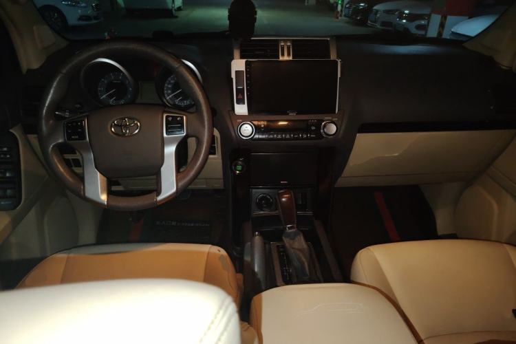 Used Toyota Prado 2015 2.7L Automatic Standard Edition Center Console