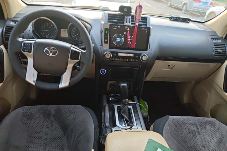 Used Toyota Prado  Center Console