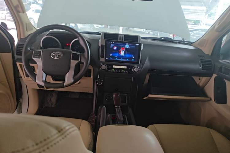 Used Toyota Prado 2015 2.7L Automatic Luxury Edition Center Console
