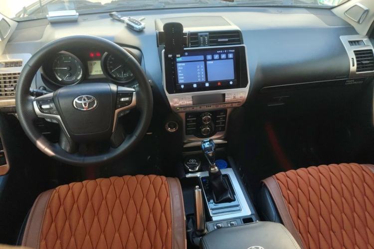 Used Toyota Prado 2015 2.7L Automatic Standard Edition Center Console