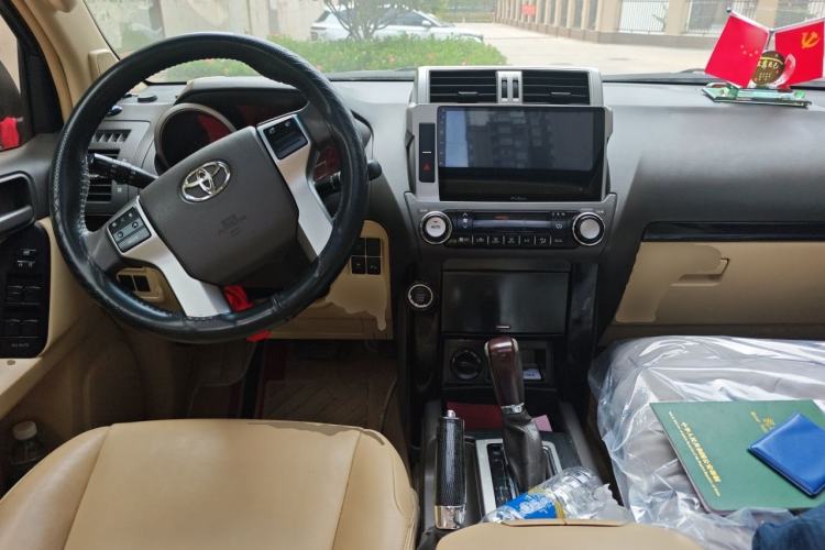 Used Toyota Prado 2015 2.7L Automatic Standard Edition Center Console