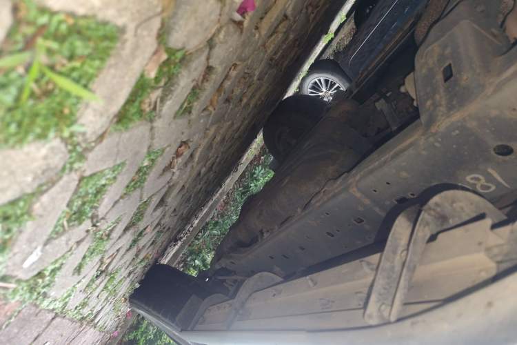 Used Toyota Prado 2015 4000 Middle East Edition Chassis Front Left