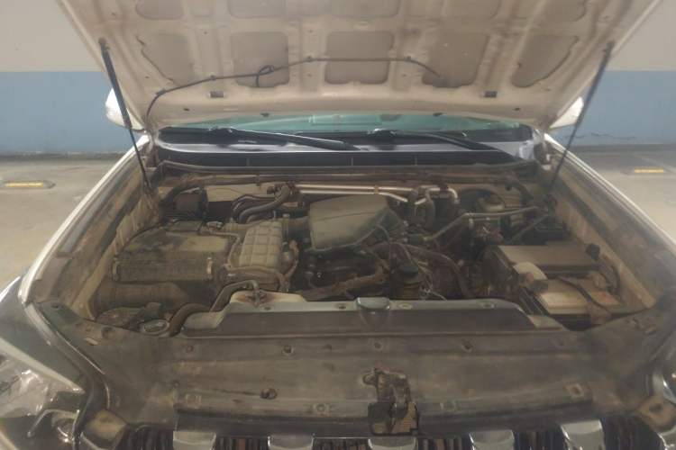 Used Toyota Prado 2015 2.7L TXL Middle East Version Engine Bay