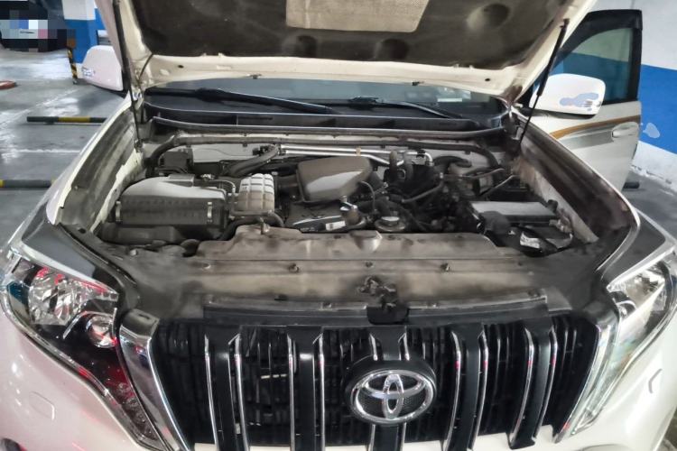 Used Toyota Prado  Engine Bay