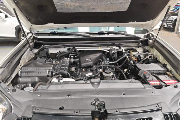 Used Toyota Prado 2015 2.7L TXL Middle East Version Engine Bay