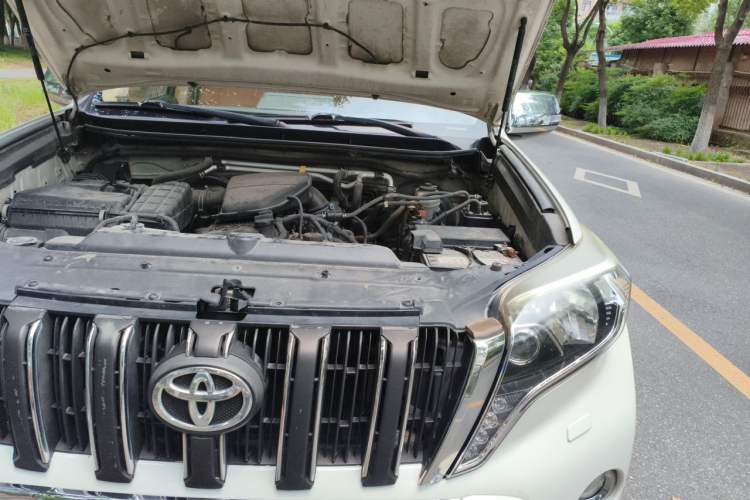 Used Toyota Prado 2015 2.7L 4x4 Gasoline Version 7 Seats U.S. Specification Engine Bay Left