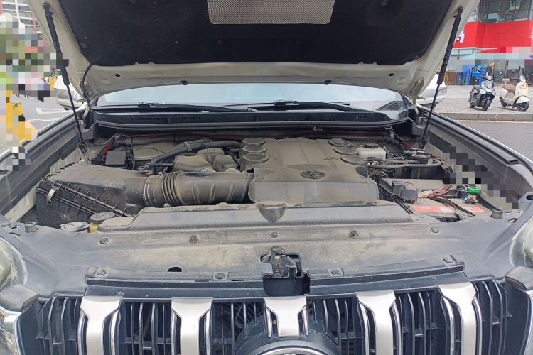Used Toyota Prado  Engine Bay