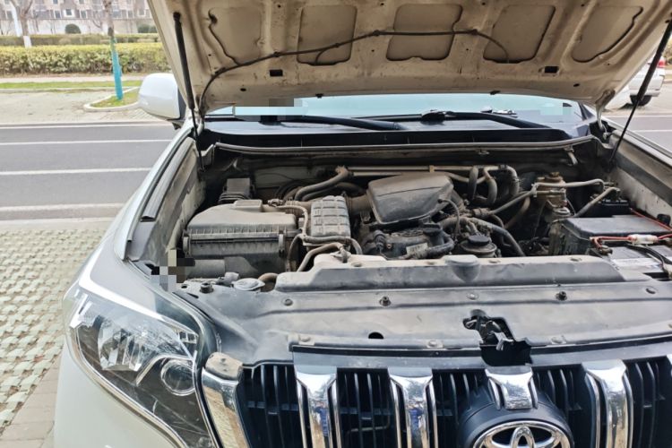 Used Toyota Prado 2015 2.7L TXL Middle East Version Engine Bay Right