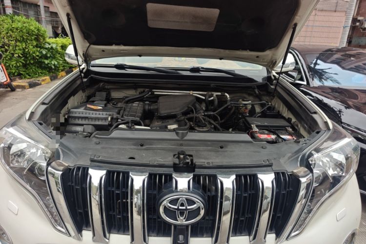 Used Toyota Prado 2015 2.7L TXL Middle East Version Engine Bay