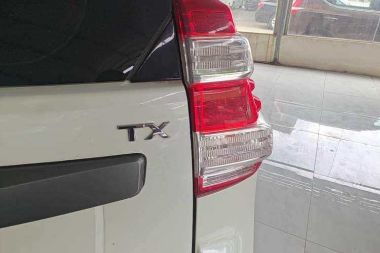 Used Toyota Prado 2015 2.7L Automatic Luxury Edition Exterior 3