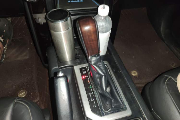 Used Toyota Prado 2015 2.7L Automatic Standard Edition Gear Lever