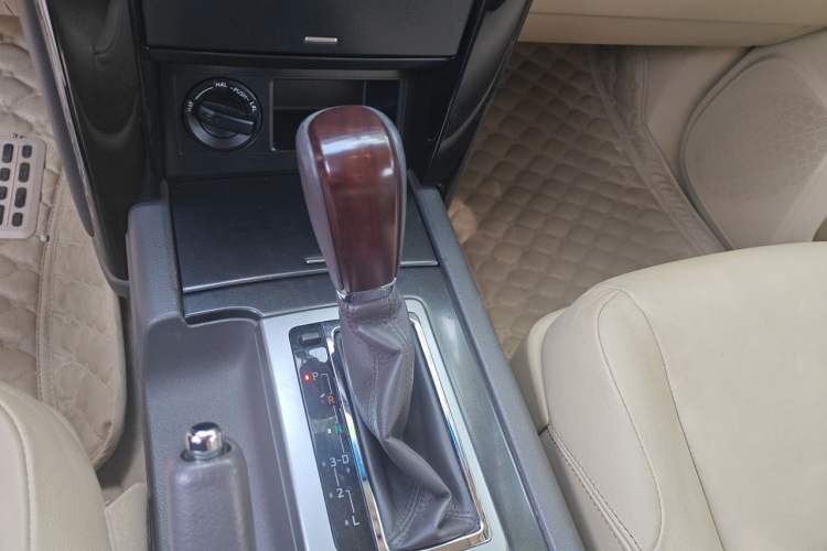 Used Toyota Prado 2015 2.7L Automatic Standard Edition Gear Lever