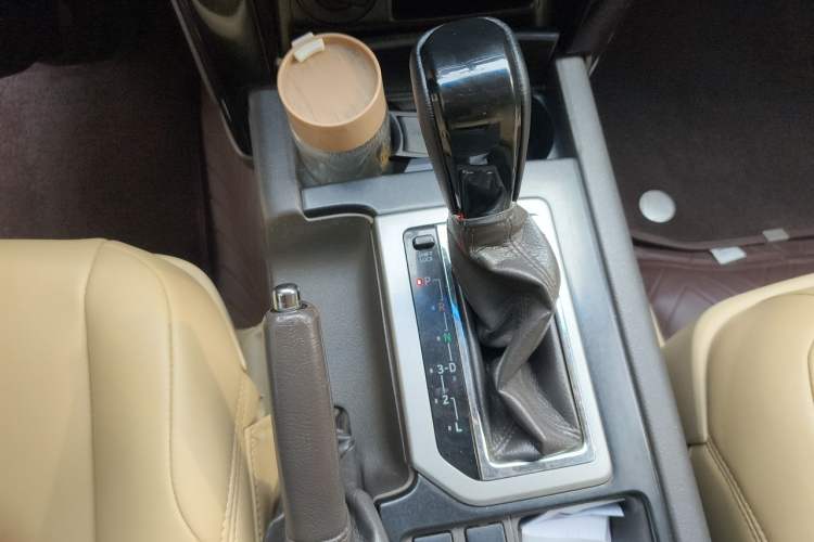 Used Toyota Prado 2015 2.7L Automatic Luxury Edition Gear Lever