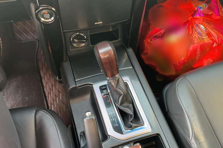 Used Toyota Prado 2015 2.7L Automatic Standard Edition Gear Lever