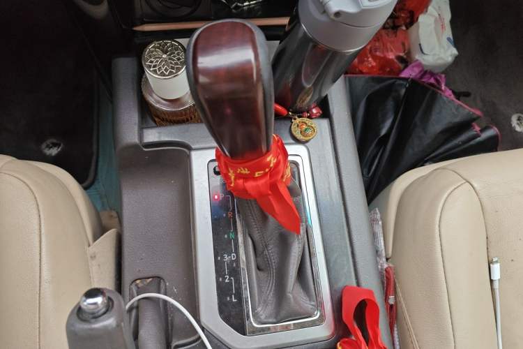 Used Toyota Prado 2015 2.7L Automatic Standard Edition Gear Lever
