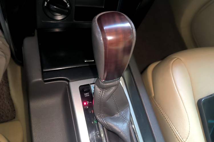 Used Toyota Prado 2015 2.7L Automatic Luxury Edition Gear Lever