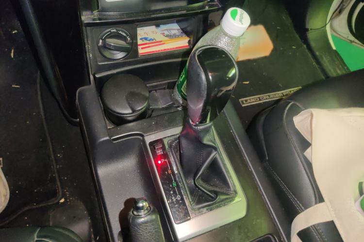 Used Toyota Prado 2015 2.7L Automatic Standard Edition Gear Lever