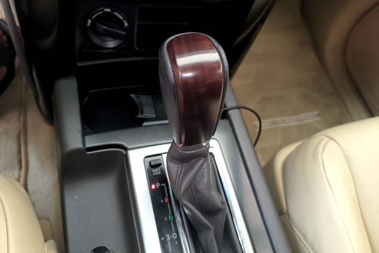 Used Toyota Prado 2015 2.7L Automatic Luxury Edition Gear Lever