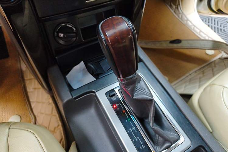 Used Toyota Prado 2015 2.7L Automatic Luxury Edition Gear Lever