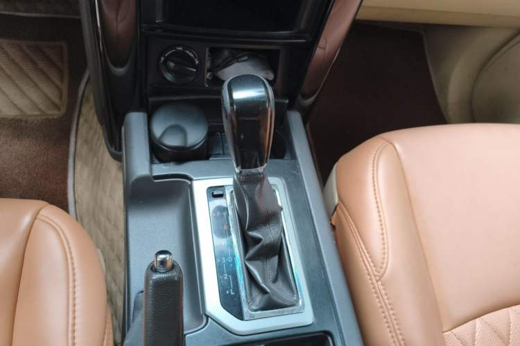 Used Toyota Prado 2015 2.7L 4x4 Gasoline Version 7 Seats U.S. Specification Gear Lever
