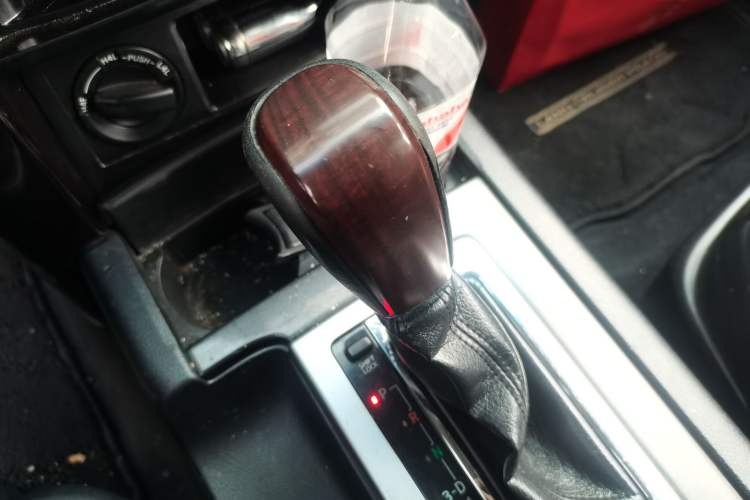 Used Toyota Prado 2015 2.7L Automatic Standard Edition Gear Lever