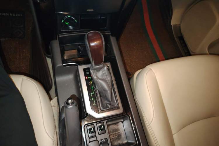 Used Toyota Prado 2015 2.7L Automatic Standard Edition Gear Lever