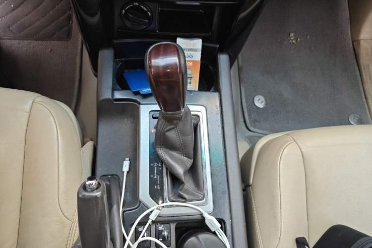 Used Toyota Prado 2015 2.7L Automatic Standard Edition Gear Lever