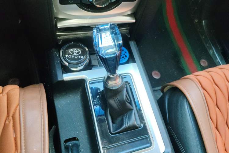 Used Toyota Prado 2015 2.7L Automatic Standard Edition Gear Lever
