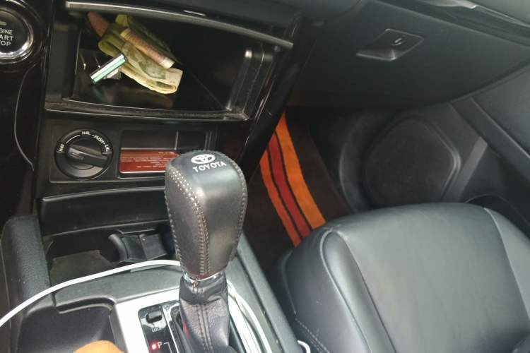 Used Toyota Prado 2015 2.7L Automatic Luxury Edition Gear Lever