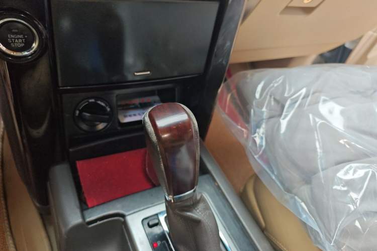 Used Toyota Prado 2015 2.7L Automatic Standard Edition Gear Lever