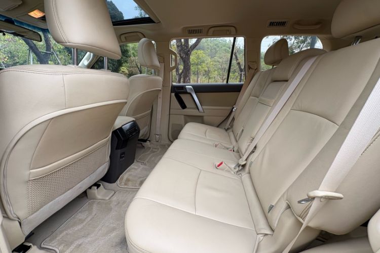 Used Toyota Prado 2015 2.7L Automatic Luxury Edition Interior 3