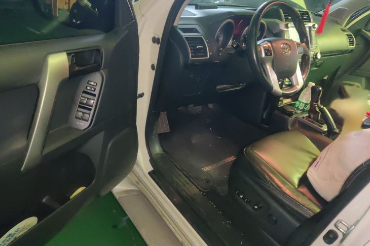 Used Toyota Prado 2015 2.7L Automatic Standard Edition Interior 3