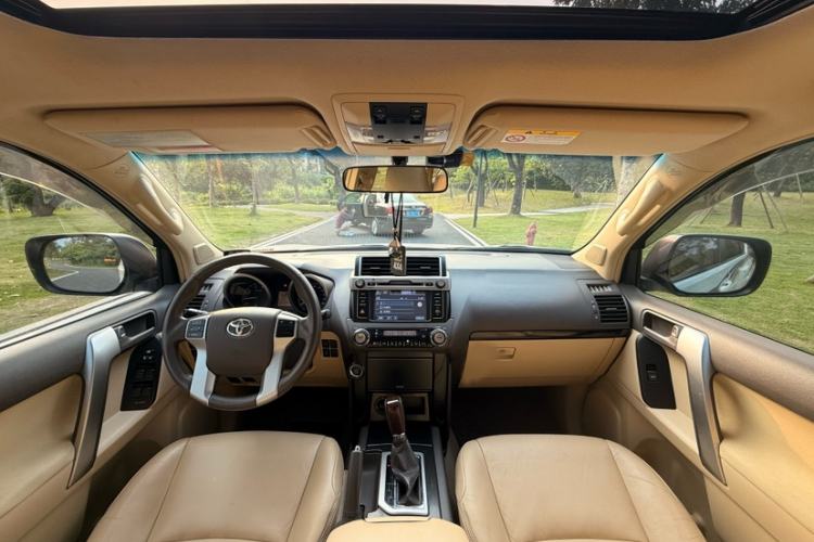 Used Toyota Prado 2015 2.7L Automatic Luxury Edition Interior 4