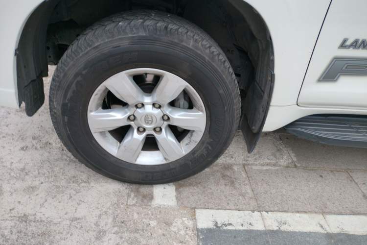 Used Toyota Prado 2015 2.7L Automatic Standard Edition Left Front Wheel Hub