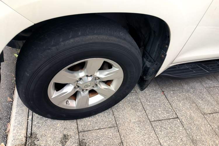 Used Toyota Prado 2015 2.7L Automatic Luxury Edition Left Front Wheel Hub