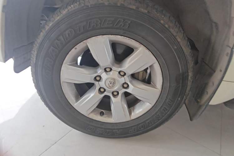 Used Toyota Prado 2015 2.7L Automatic Luxury Edition Left Front Wheel Hub