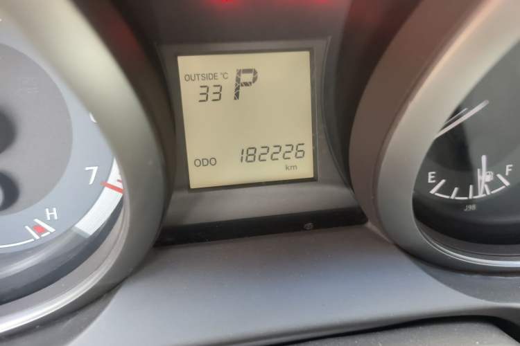 Used Toyota Prado 2015 2.7L Automatic Luxury Edition Odometer Close Up