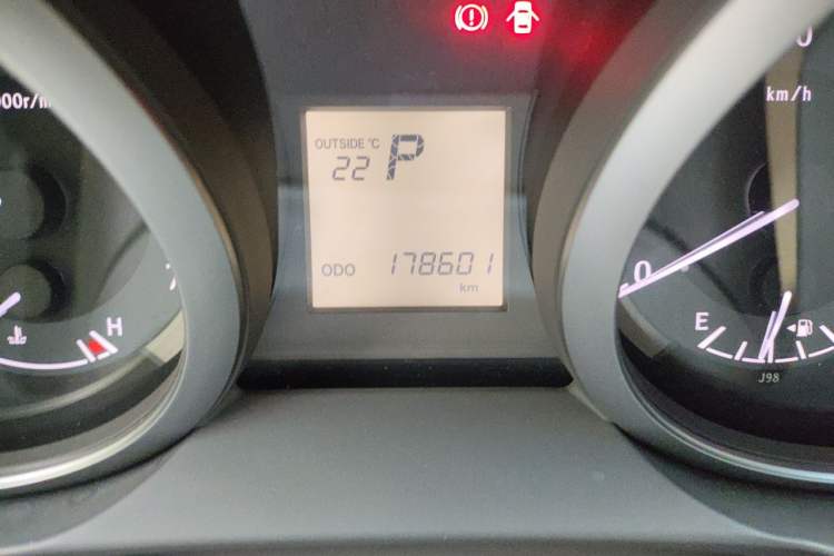 Used Toyota Prado 2015 2.7L Automatic Standard Edition Odometer Close Up