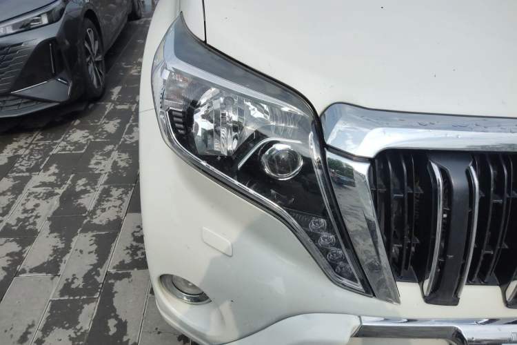 Used Toyota Prado  Right Front Headlight
