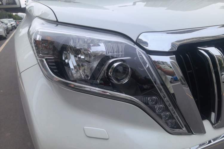 Used Toyota Prado  Right Front Headlight