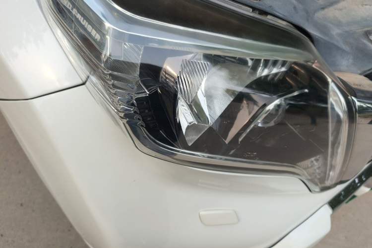 Used Toyota Prado 2015 2.7L Automatic Luxury Edition Right Front Headlight