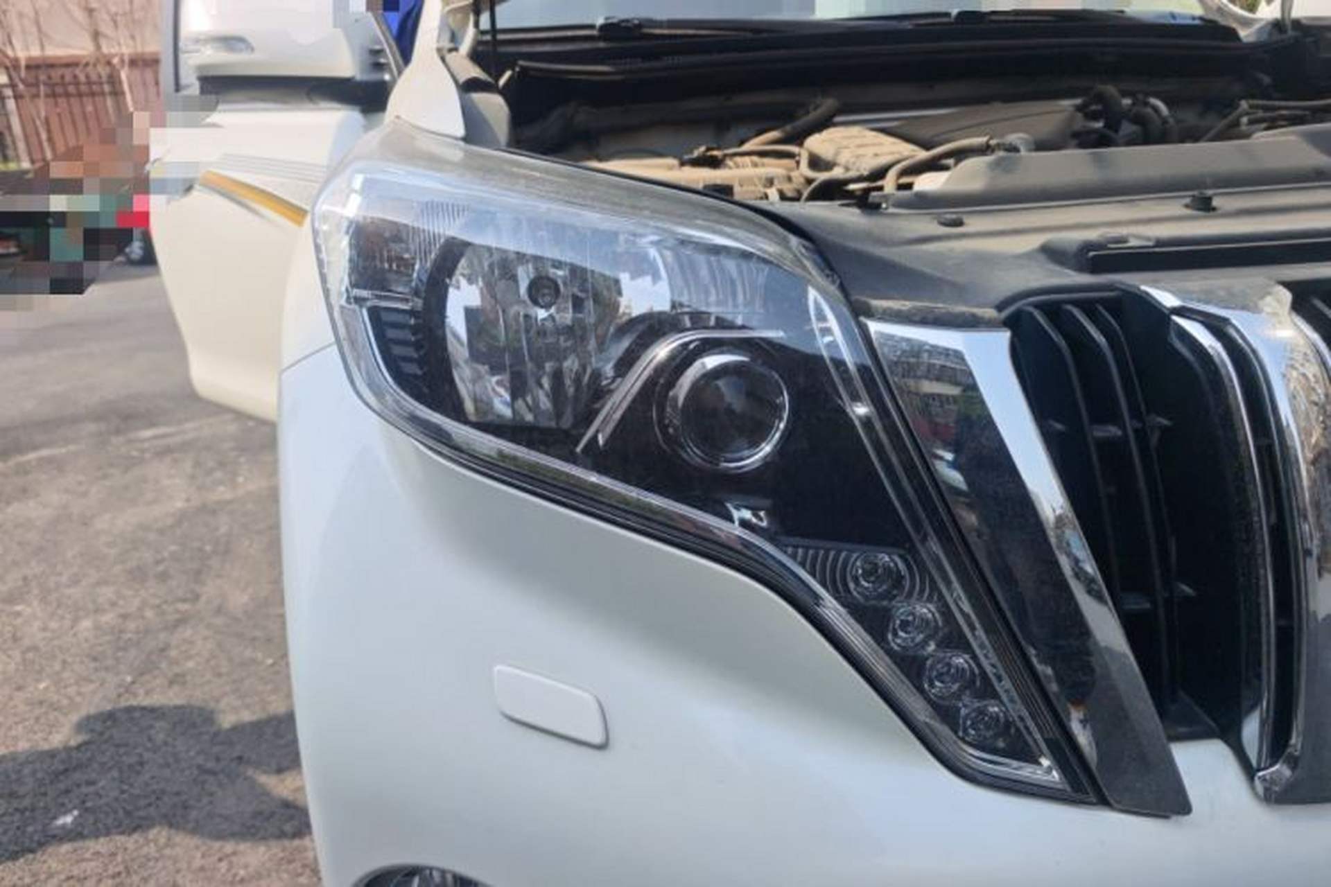 Used Toyota Prado  Right Front Headlight