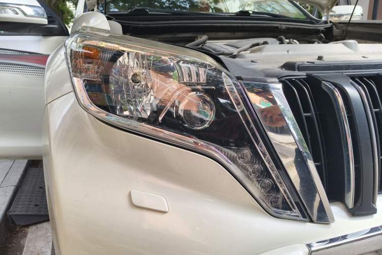 Used Toyota Prado  Right Front Headlight