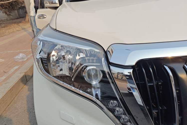 Used Toyota Prado  Right Front Headlight