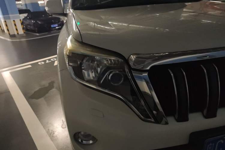 Used Toyota Prado 2015 2.7L Automatic Luxury Edition Right Front Headlight