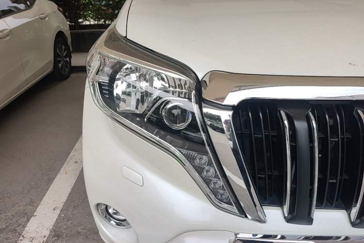 Used Toyota Prado 2015 2.7L Parallel Import Right Front Headlight