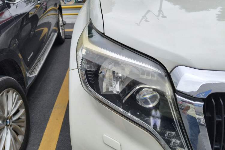 Used Toyota Prado 2015 2.7L Automatic Luxury Edition Right Front Headlight