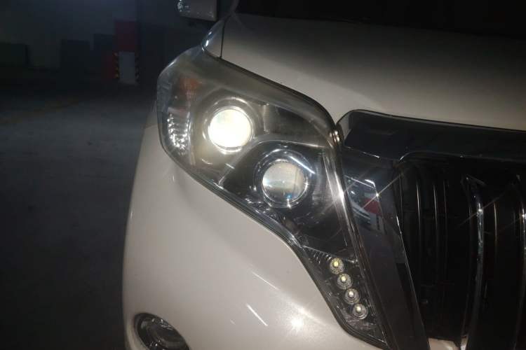 Used Toyota Prado 2015 2.7L Automatic Standard Edition Right Front Headlight