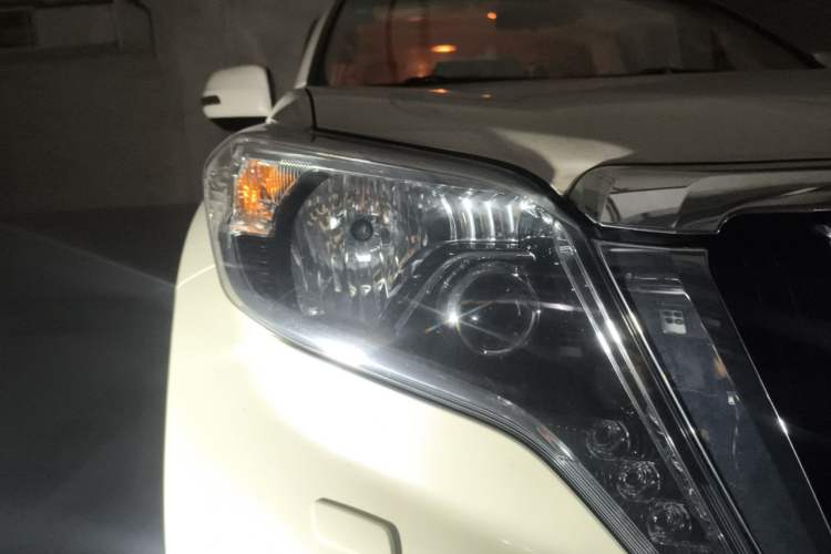 Used Toyota Prado 2015 2.7L Parallel Import Right Front Headlight