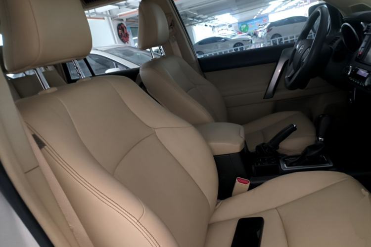 Used Toyota Prado 2015 2.7L Automatic Luxury Edition Right Front Seat